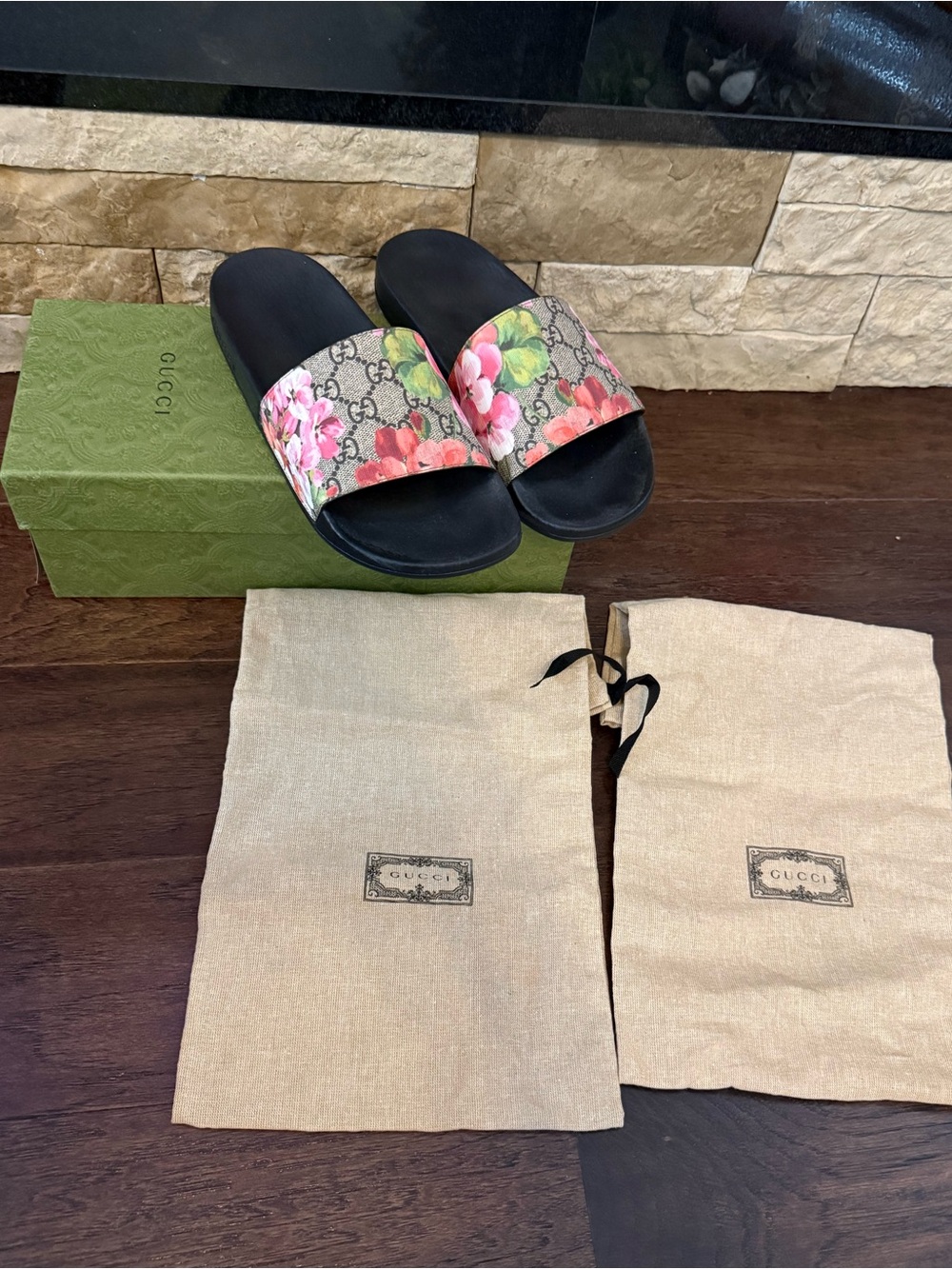 NEW Gucci Pursuit Slide Sandal size 38